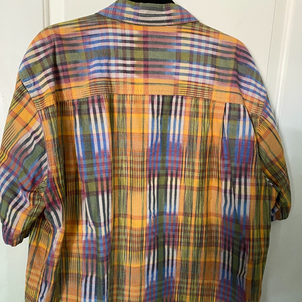 Men's button-down, short sleeve shirt